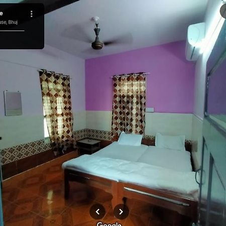 City Guest House ภุช ภายนอก รูปภาพ